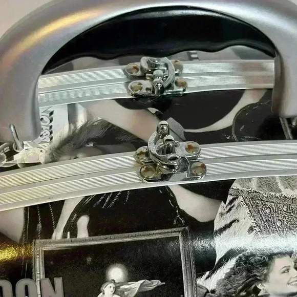 Vintage Travel Train Makeup case with claw closure - Picture 2 of 8